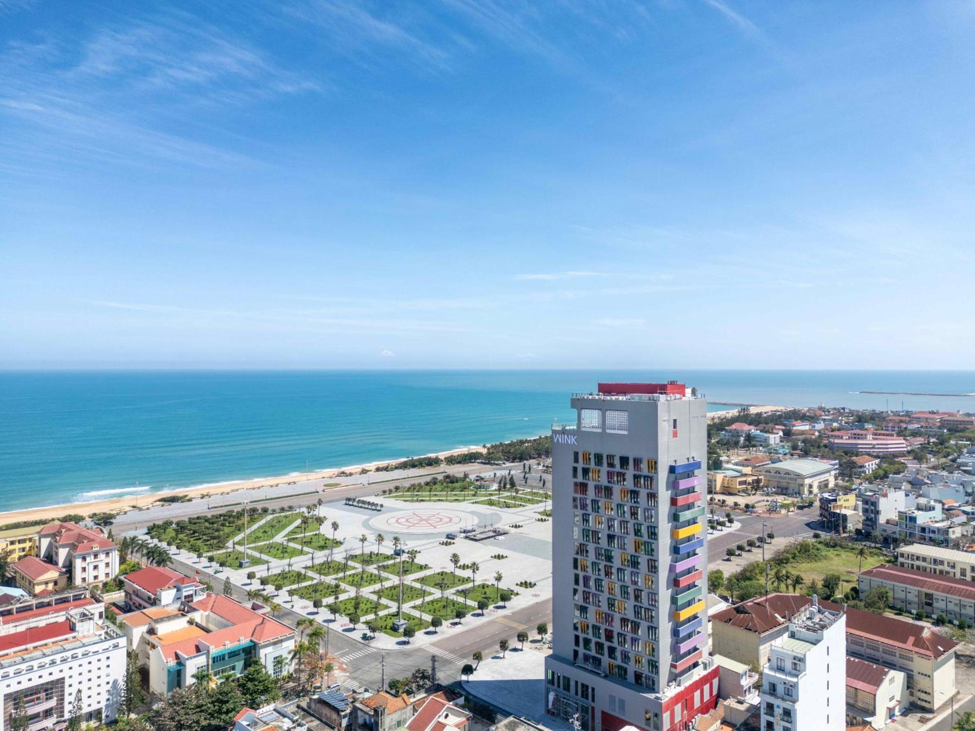 Wink Hotel Tuy Hoa Beach - 24Hrs Stay & Rooftop Pool Bar エクステリア 写真